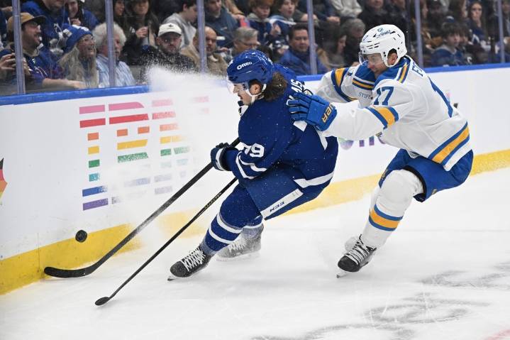 Deadspin | William Nylander scores late in OT as scuffling Leafs edge Blues