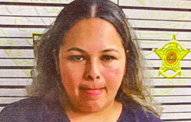 Arrestan a cocinera por relacionarse con un reo en Eagle Pass