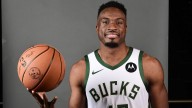 Bucks’ Thanasis Antetokounmpo makes Giannis proud with sweet lefty jam