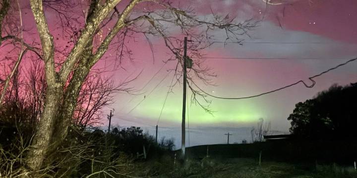 Northern Lights visible across East Tennessee Tuesday night