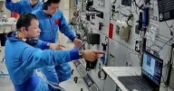China frena el retorno de su nave Shenzhou-20 ante posible choque en el espacio: ¿Qué pasará con la tripulación?