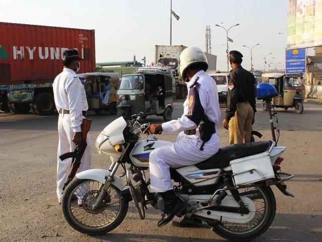 Karachi police issue deadline to replace illegal number plates