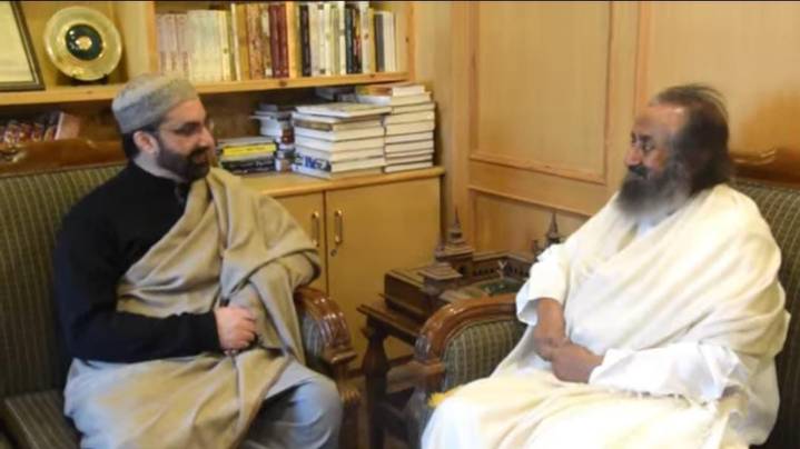 Sri Sri Ravi Shankar Calls on Mirwaiz