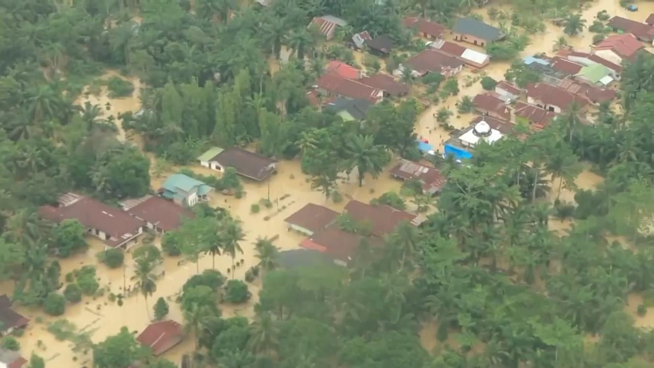 Relatives of Indonesia flood victims await news of loved ones