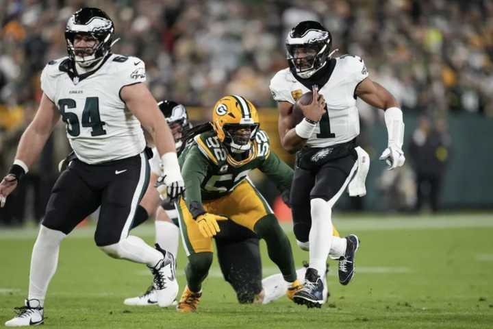 Philadelphia Eagles and Green Bay Packers Both Prove Their Offenses Need Work