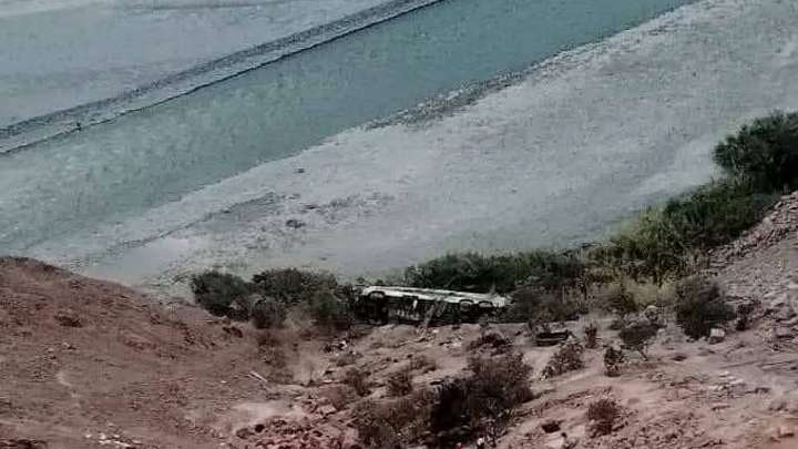 Autobús de Pasajeros Cae al Abismo: Reportan 37 Muertos