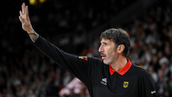 Mumbrú vuelve al banquillo de Alemania tras la pancriatitis que le mantuvo hospitalizado: "Me siento de nuevo entrenador"