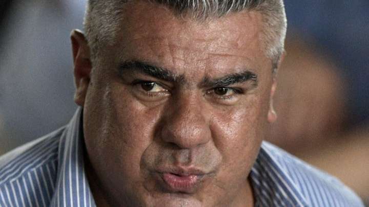 Bronca contra el sanjuanino Chiqui Tapia en un recital de Calamaro: "Botón"