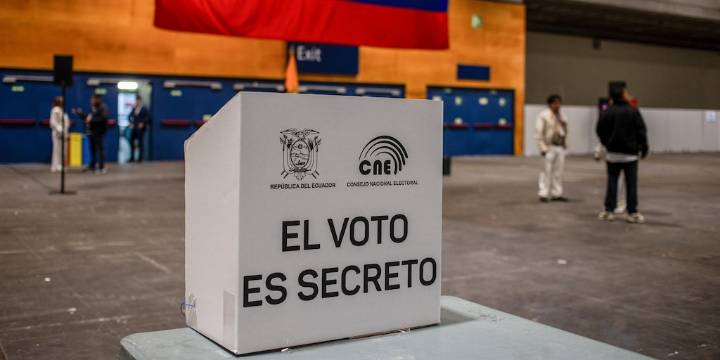Comenzó la votación del referéndum de Daniel Noboa para los ecuatorianos en el exterior