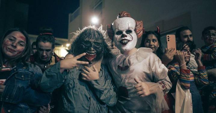 La 'Gran Castañada del Terror' llena las calles de Adra de sustos y diversión por Halloween