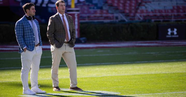 Klubnik's TD run, Jones' 2 picks lead Clemson to 4th straight win, 28