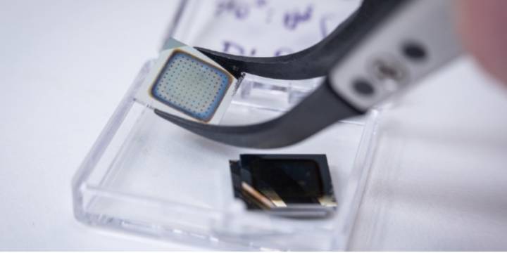 Desarrollan una neurona artificial para robots que imita la actividad cerebral humana