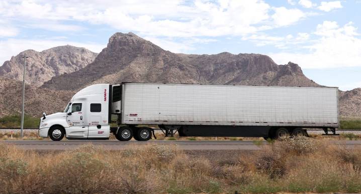 California revoca 17 mil licencias a camioneros inmigrantes: qué visas son las únicas permitidas