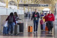 Restricciones al tráfico aéreo en EEUU continuarán por un tiempo tras reapertura federal