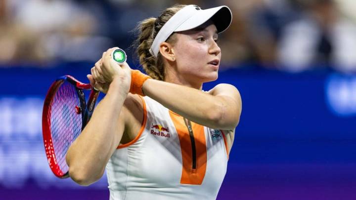 Elena Rybakina storms past Iga Swiatek at WTA Finals