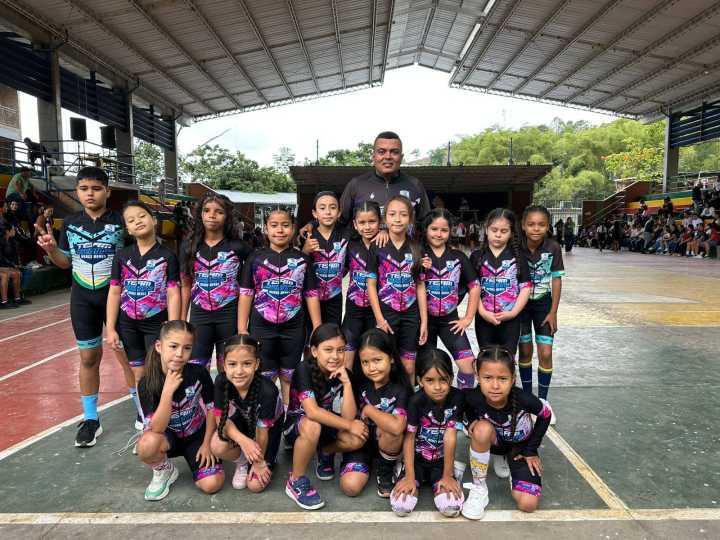 Mercaderes sobresale en el patinaje