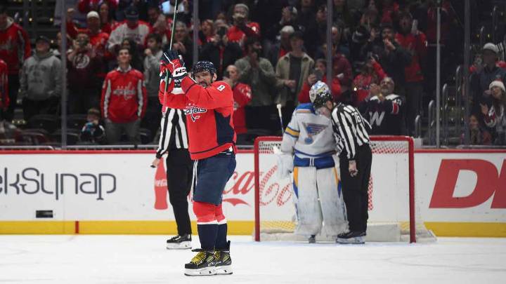‘Full intention to give it back’: Binnington on pocketing Ovechkin’s 900th goal puck