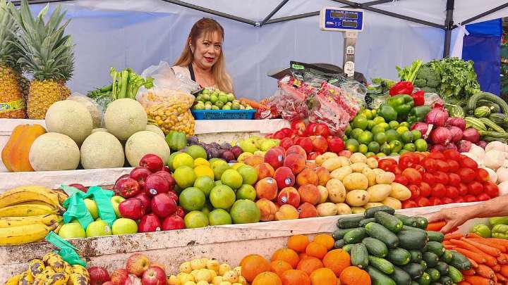 Reanudan locatarios del Juan Escutia ventas en calles aledañas