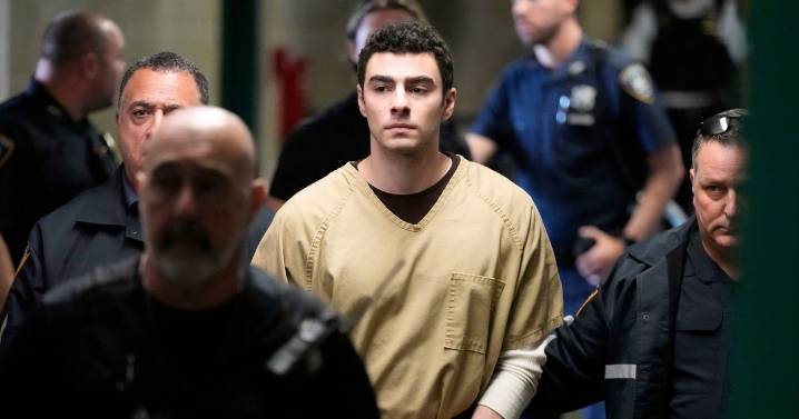 Federal prosecutors push back at bid to challenge death penalty in Luigi Mangione case