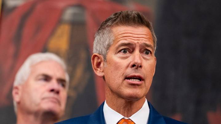 40 airports to cut flights by 10% if shutdown continues, FAA says