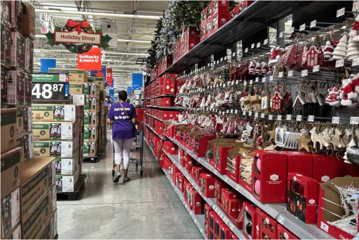 El oscuro secreto de la temporada de compras navideñas en Estados Unidos