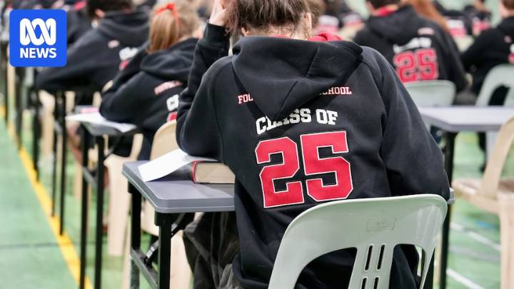 Tasmanian parents frustrated by errors in senior school exams months after report into 2024 mistakes