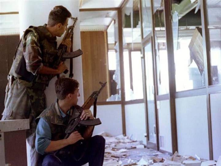 Italia investiga "safaris humanos" para cazar civiles en la Guerra de Bonsia