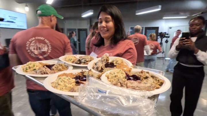Our Calling hosts Thanksgiving with ‘neighbors' and volunteers dining together