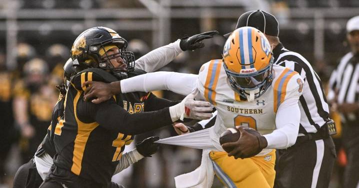 How Southern’s two quarterbacks swapped roles in the team’s 40