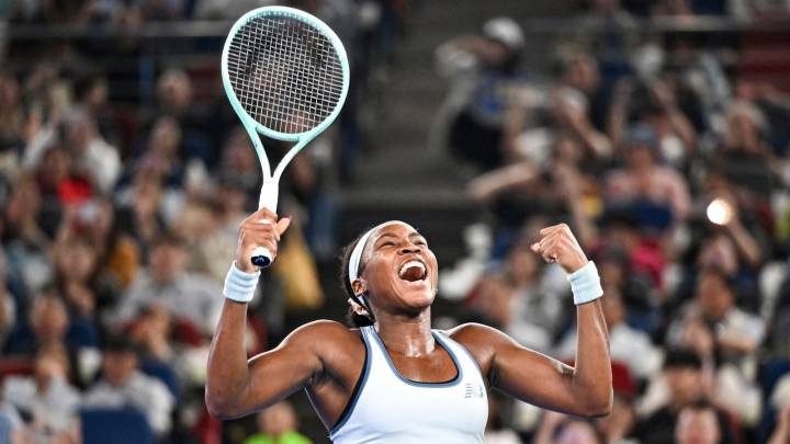 WTA Finals: Coco Gauff dominates match to eliminate Jasmine Paolini as Aryna Sabalenka secures second successive win