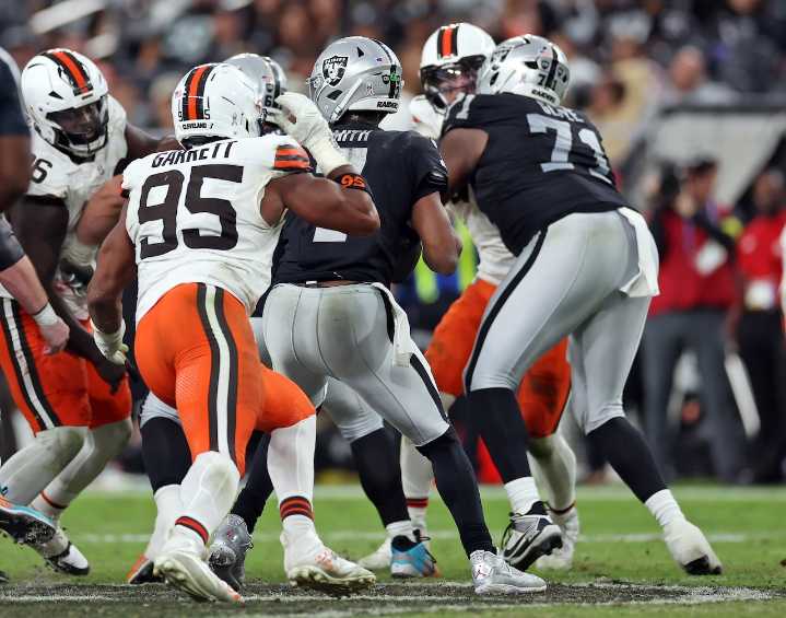 As Garrett climbs into history, Maliek Collins’ surge is powering the Browns from the inside out