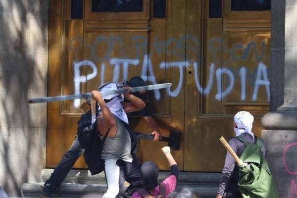 Condena Israel insulto antisemita a Sheinbaum en Marcha Z