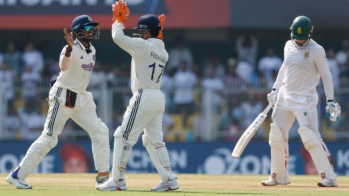 'Ghar Pe Khel Rahe Ho Kya?': Rishabh Pant LIVID As India Struggle On Day 2, Receives Warning For Slow Over Change In IND vs SA 2nd Test; VIDEO