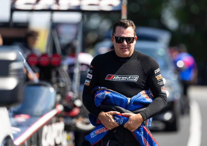 Fans Can’t Believe Tony Stewart Might Return to NASCAR Amid Strong Dodge Rumors NASCAR fans react in shock as rumors swirl about Tony Stewart’s potential NASCAR return tied to Dodge comeback. Jahnavi 