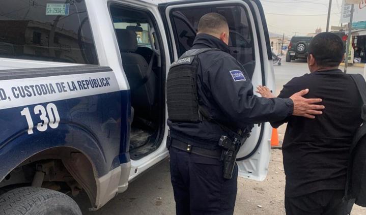 Rescata policía a persona con ceguera, se perdió en el Centro