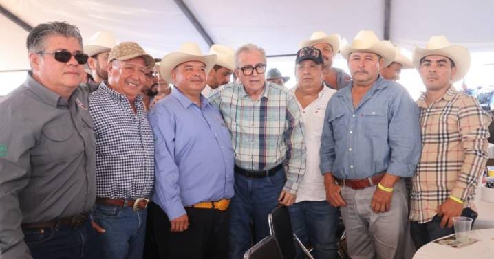 Rubén Rocha Moya reconoce contribución del sector ganadero sinaloense