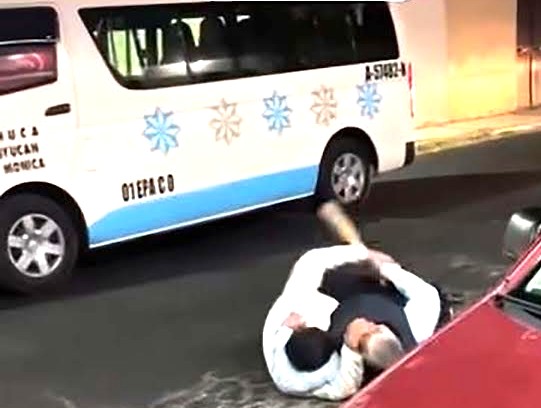 Choferes de combi llegan a los golpes