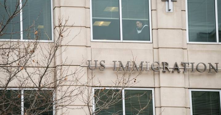 Revisará EUA tarjetas de residente de “todos” los migrantes de países de “preocupación”