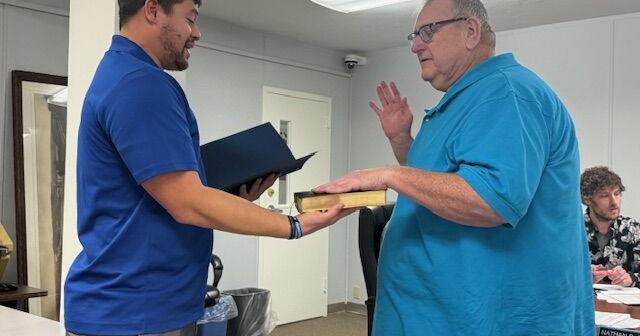 Kevin Troup sworn in as Sunbury councilman