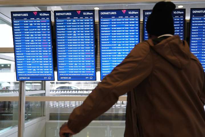 US airlines’ daily cancellations top 2,000 for first time since shutdown cuts began
