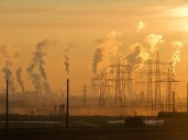 Emisiones de CO2 generadas por combustibles fósiles batirán récord en 2025, según un estudio 