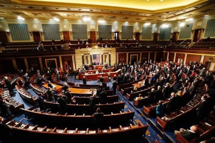 Estados Unidos: congresistas demócratas difundieron correos electrónicos que complican a Trump en el caso Epstein