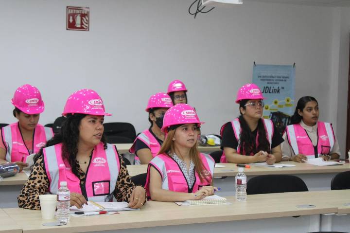 CMIC Veracruz gradúa a la primera generación del programa “Mujeres que Construyen”