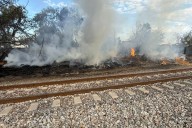 Incendio de tarimas provoca evacuación de 30 personas en Nuevo León