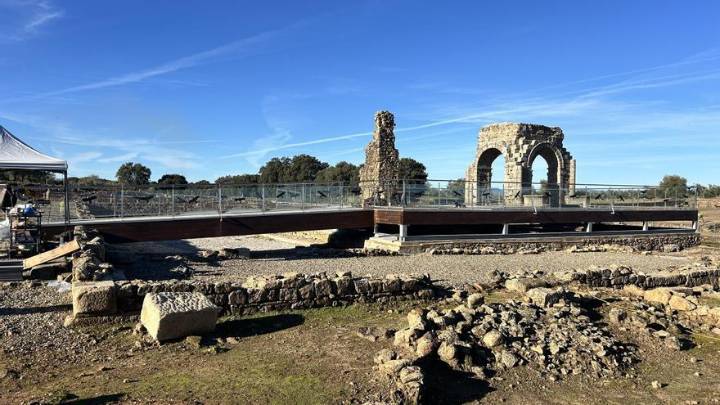 FOTOGALERÍA | El arco, las termas, la domus, el anfiteatro… Cáparra recupera su esencia romana
