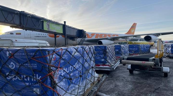 Llegó cargamento con 1.2 millones de vacunas procedentes de la India