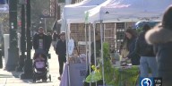 Vendors set up holiday market in Middletown to encourage shoppers to buy local