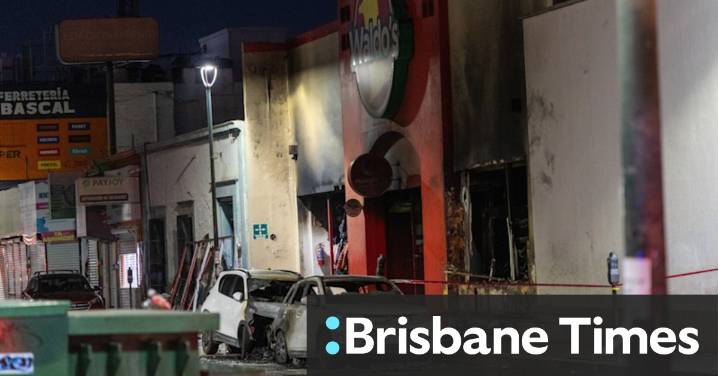 Mexico fire: Children among dead as blaze engulfs discount store