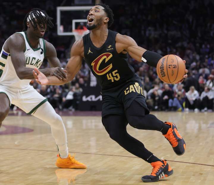 Cavs fill their final two-way roster spot