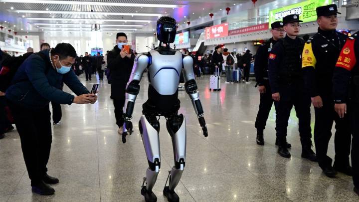 Chinese Robot Sets Guinness World Record With 66